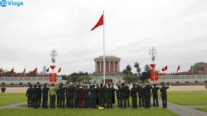 Lễ Thượng Cờ 30/4 - Hàng Nghìn Người Đổ Về Ba Đình Chờ Khoảnh Khắc Lịch Sử 4 le-thuong-co-30-4-1