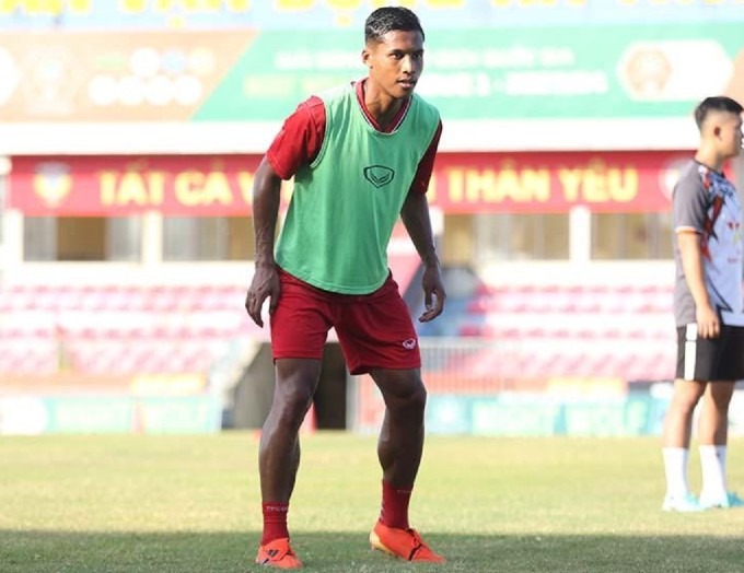 Hậu vệ Việt kiều Pháp bất ngờ cập bến đội bóng của Lương Xuân Trường 3 legleyadou1